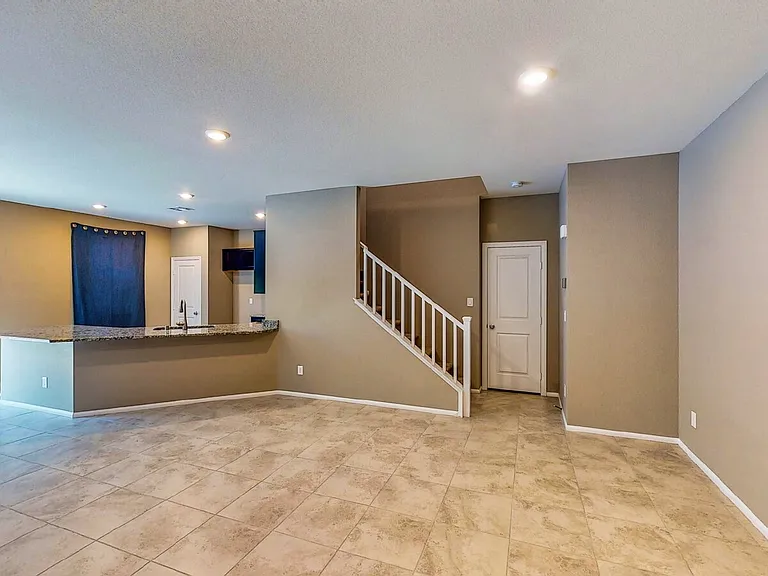 9733 Cluny Ave — Photo 9