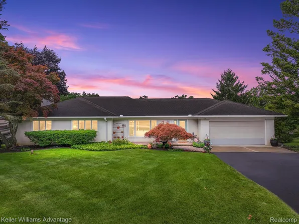 2590 Leroy Ln, West Bloomfield, MI 48324