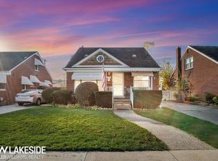 8278 State Park St, Center Line, MI 48015