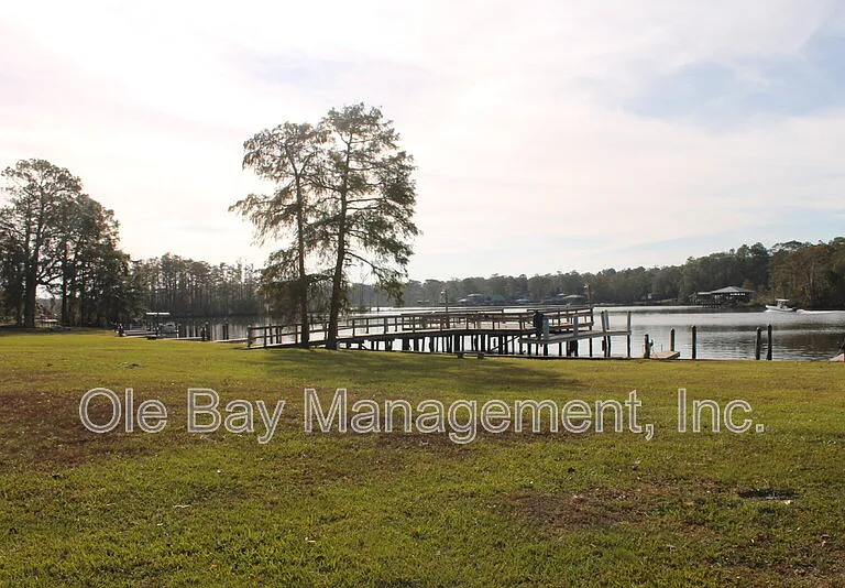 233 Riverbend Dr — Photo 2