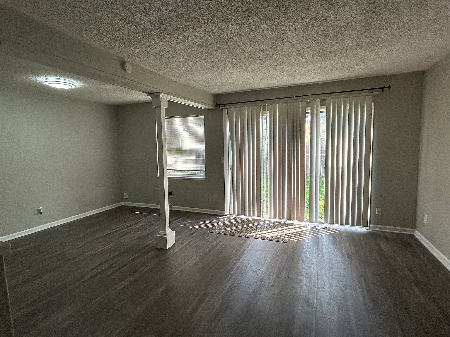 3 bed, 1.5 bath, 1369 sqft, $1,200 — Photo 3