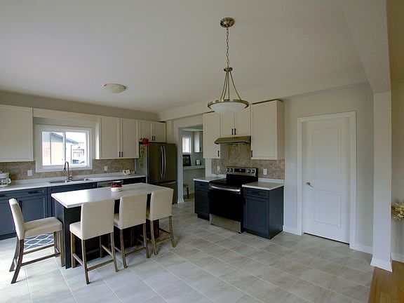 3rd image of 1021 Kraft Rd N