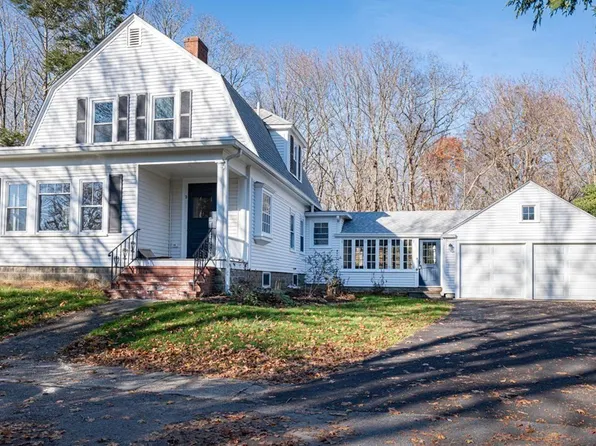 2 Williams Pl, Middleboro, MA 02346
