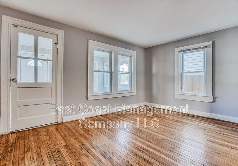 214 Center St — Photo 16