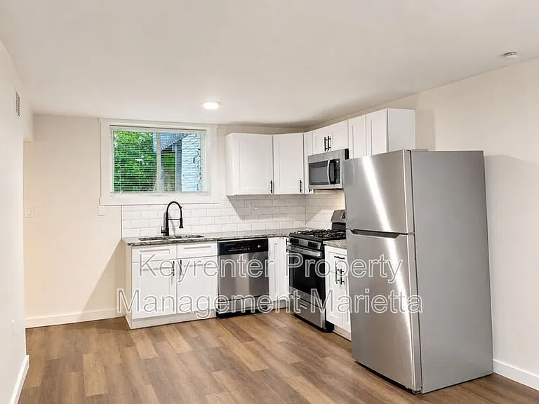 1138 Gerald Pl SW #B — Photo 10