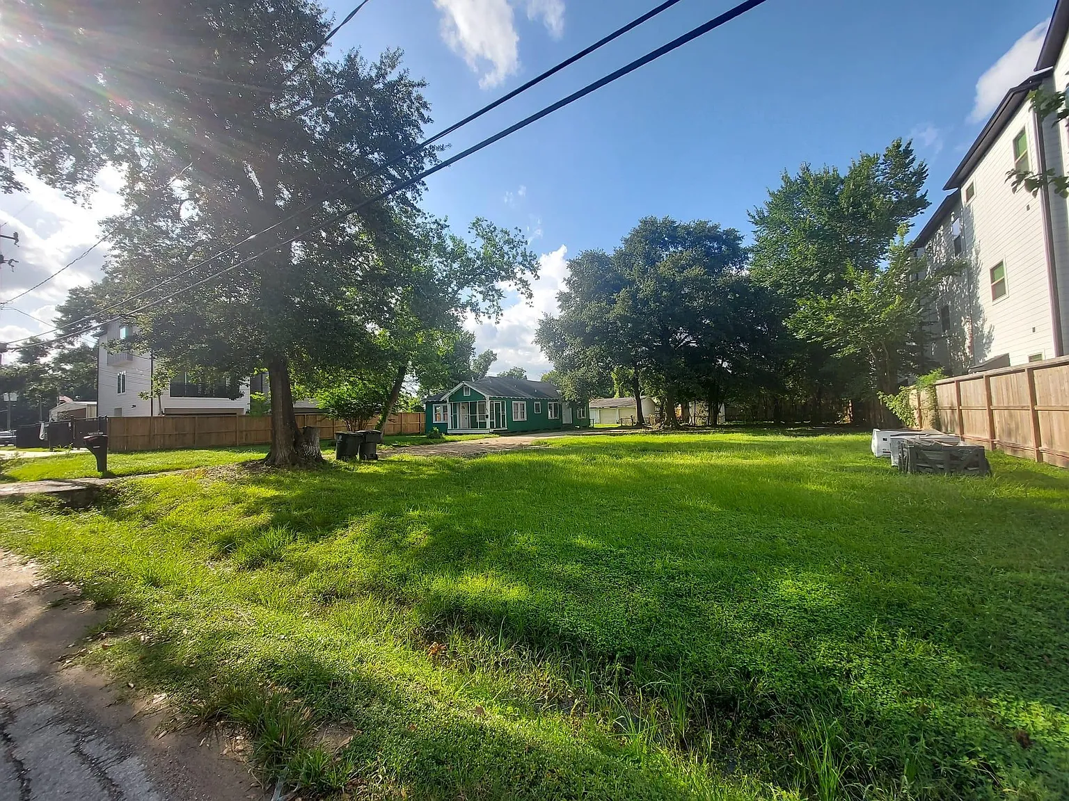 3 bed, 1.0 bath, 1240 sqft, $1,895 — Photo 3