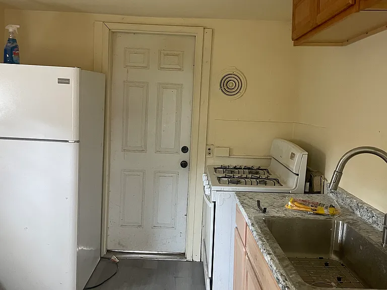 29 Dickinson St — Photo 3