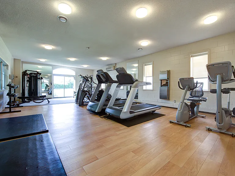 810 Canterbury Ave — Photo 6