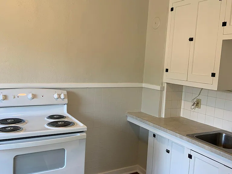 2020 Cedar St — Photo 8