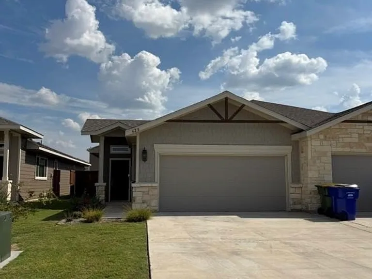 628 Blackland Dr — Photo 2