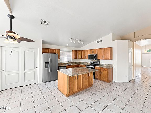 5th image of 1109 E MONTOYA Lane