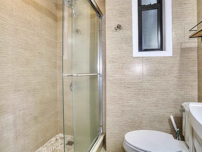 1122 Hudson St #2B — Photo 20