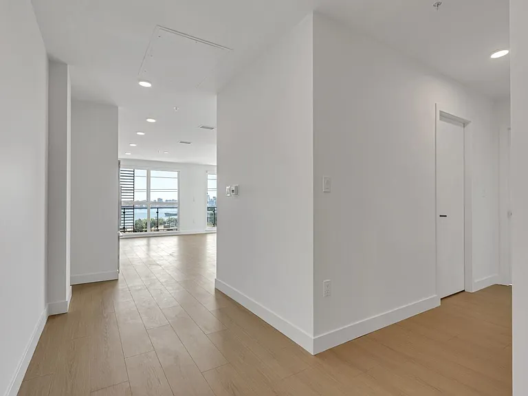 422 E 3rd St #401 — Photo 19