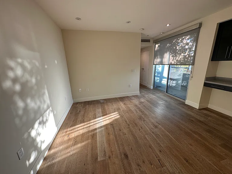 1666 Greenfield Ave #102 — Photo 31