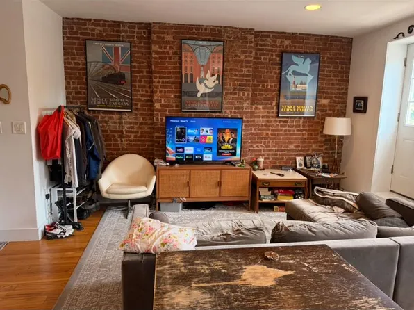 124 Bainbridge Street image 1 of 13