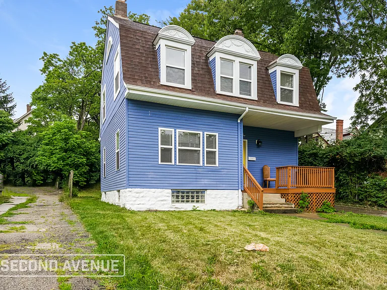 916 Fairbanks Ave — Photo 2