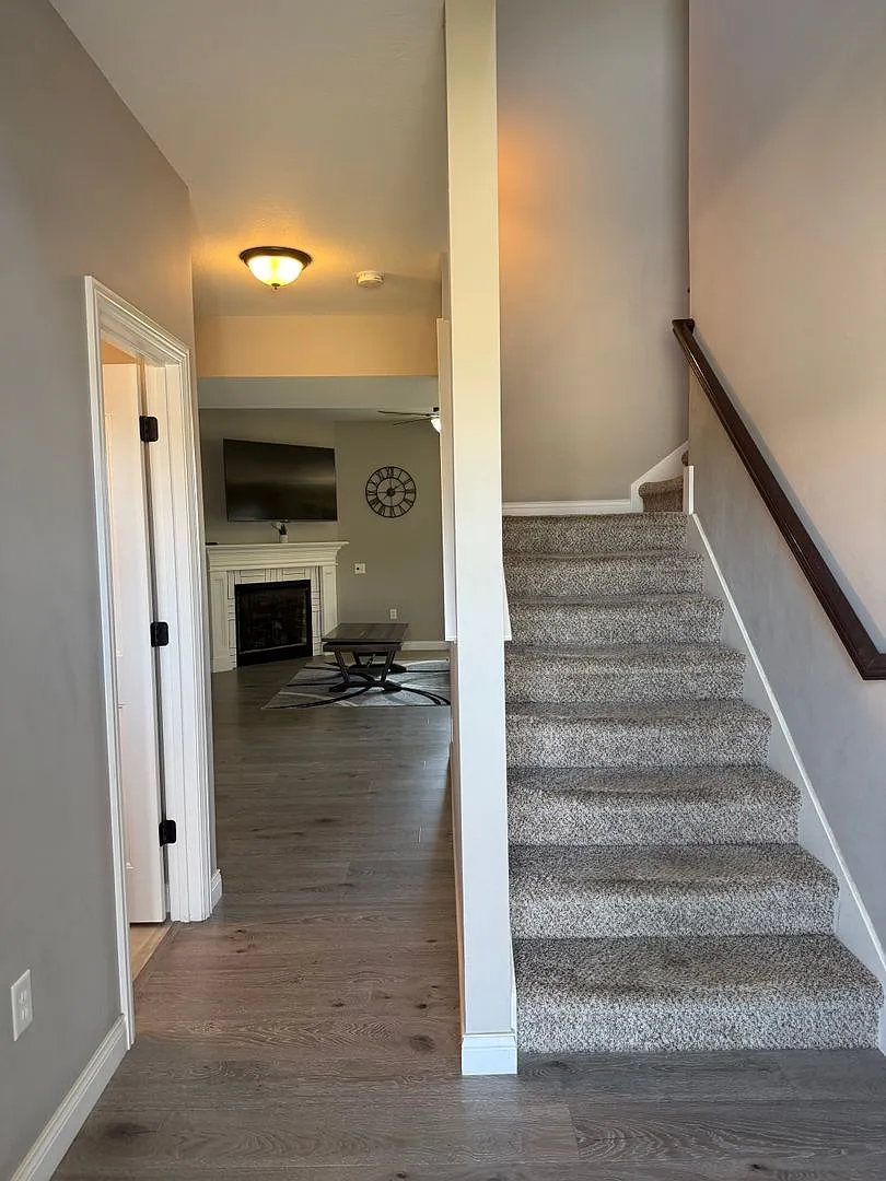 Spacious 4-Bedroom, 2.5-Bathroom 1.5-Story Home with 3-Car Garage — Photo 2
