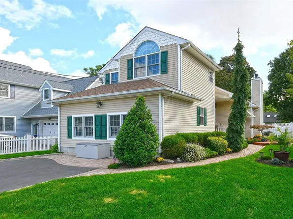 185 Maple Avenue, Smithtown, NY 11787