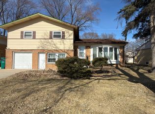 10 Linden Ave, Buffalo Grove, IL 60089