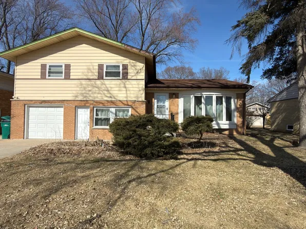 10 Linden Ave, Buffalo Grove, IL 60089