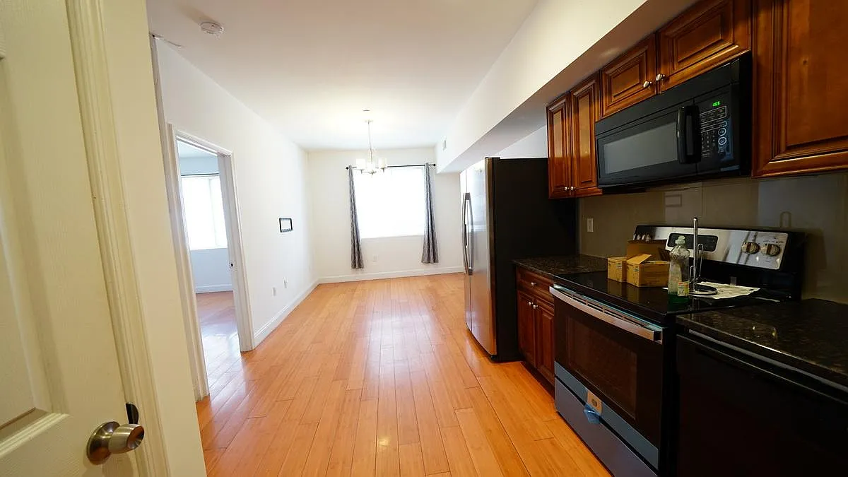 1030 Wood St — Photo 3