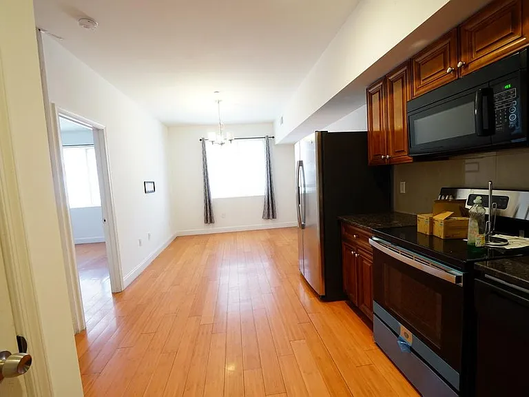 1030 Wood St #2F — Photo 3
