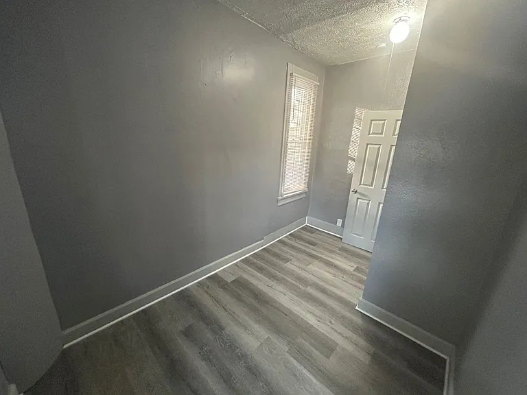 4019 Newark Ave — Photo 25