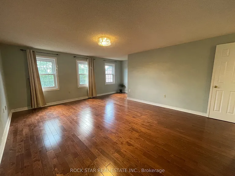 106 Milbourne Cres — Photo 16