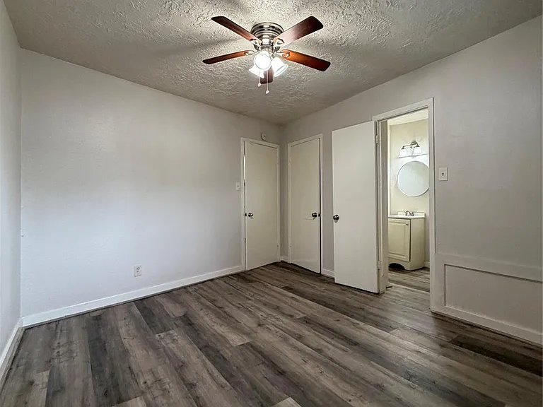 4811 Oakland St #10 — Photo 10