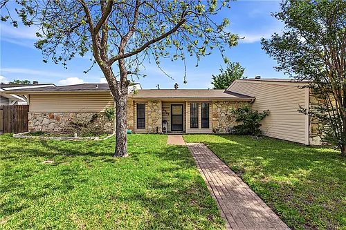 2523 Longmire Dr Photo 1