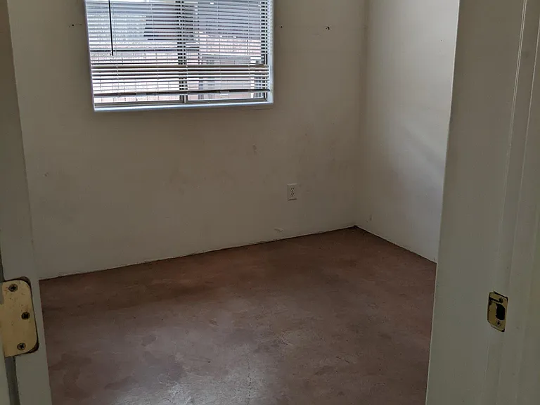 1636 E 10th St #2 — Photo 8