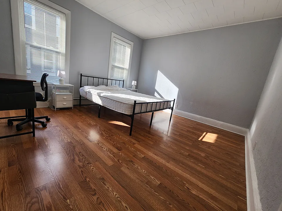 Bedroom #1