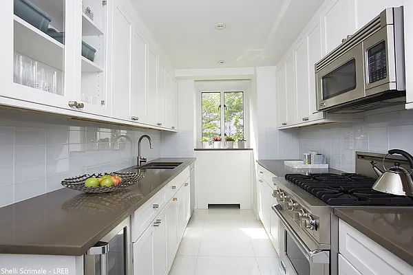 Sold by (Legacy) Shelli Scrimale, LREB | media 8