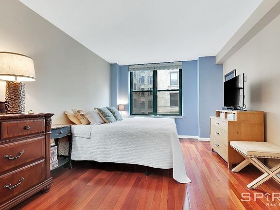 4th image of 2250 Broadway APT 6F