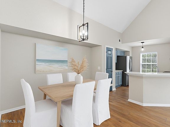 4th image of 13700 RICHMOND PARK Drive N #607