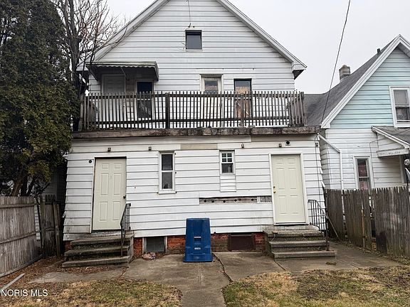 2nd image of 2823 Elm St