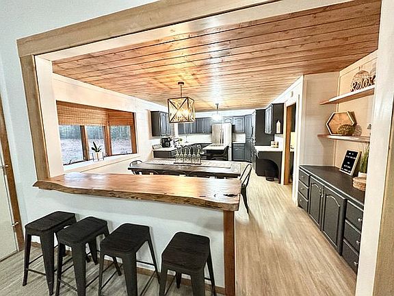 4th image of 315 Linda Ln