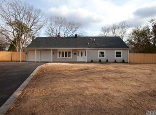 40 Sagebrush Ln, Islandia, NY 11749