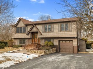 31 Beech St, Stanhope, NJ 07874