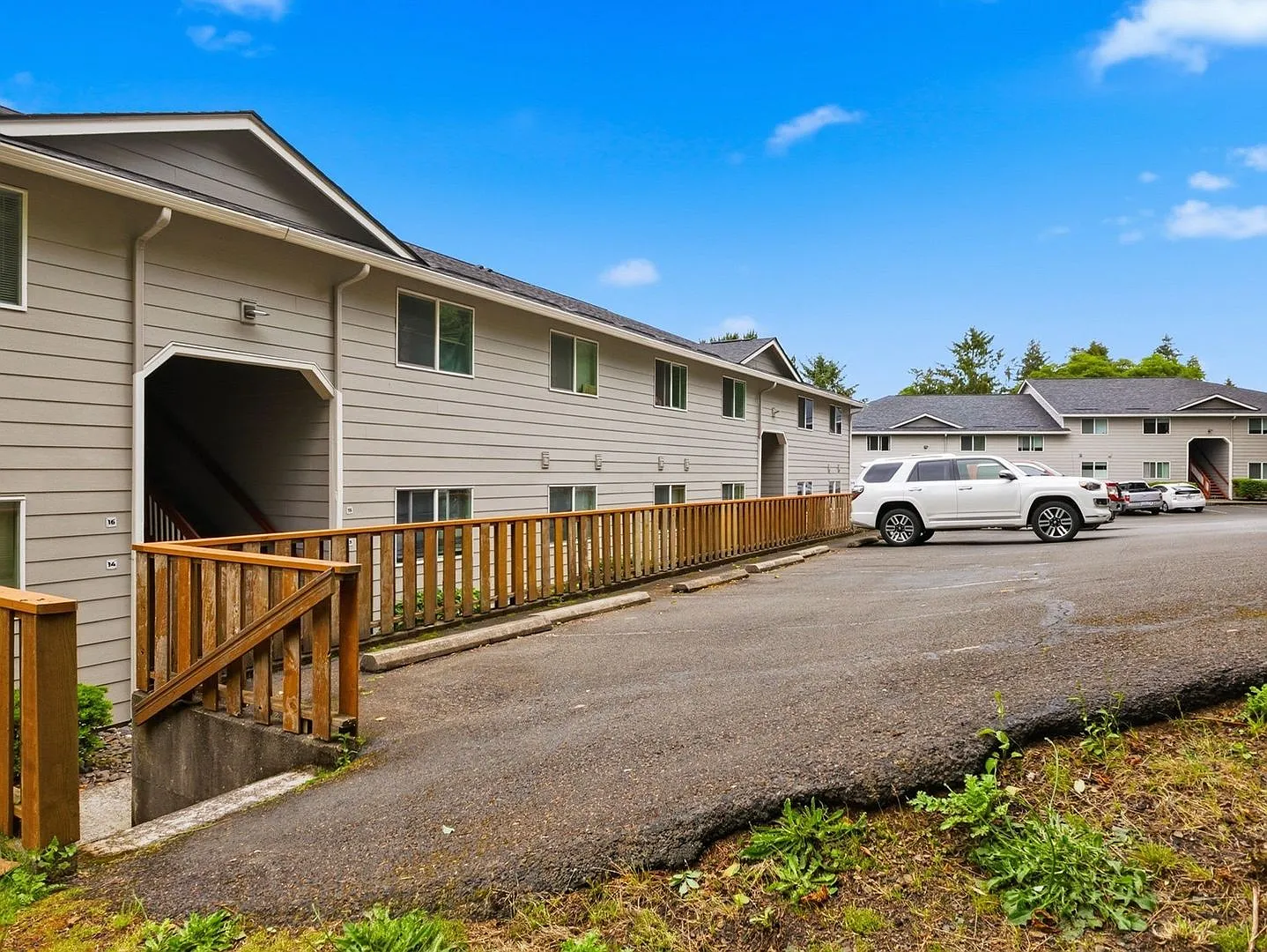 Wahanna Creek Apartments ~ Doney 26-1117DON — Photo 2