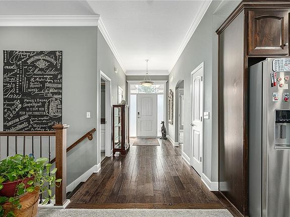 4th image of 8904 N Norton Ave