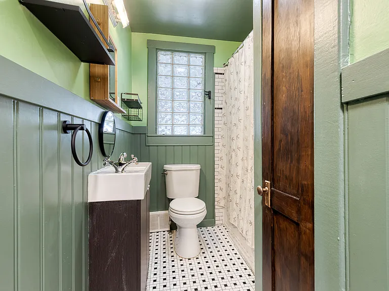 15 Georgia Ave NW — Photo 18