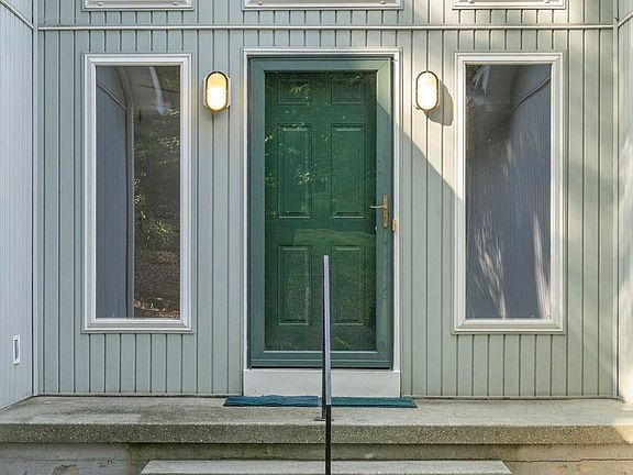 3rd image of 267 Jefferson Dr
