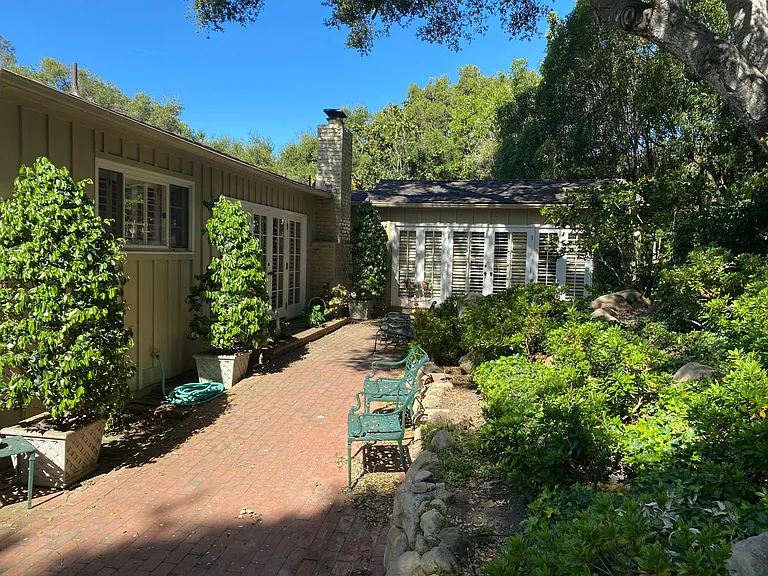 Lilac Dr — Photo 2