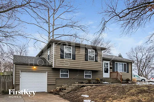 4900 N Sycamore Dr Photo 1