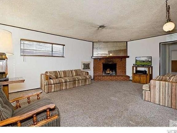 2nd image of 940 Devereux Dr