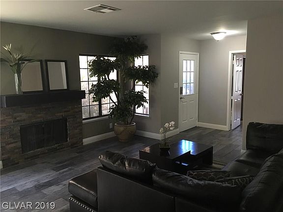 2nd image of 3321 Bridgeport Dr