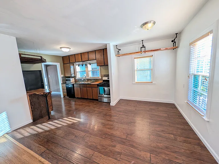 934 Bush St — Photo 3