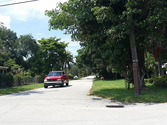 5th image of 1665 SW 28th Ave