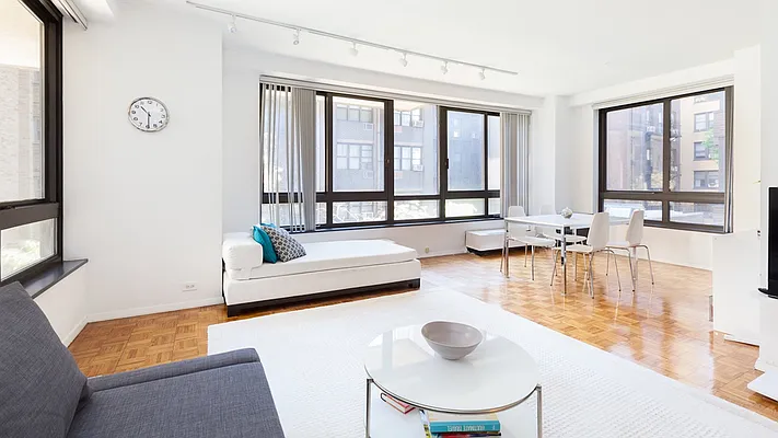 Rented by Luxus Manhattan Realty | media 1